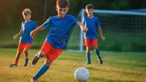 崔康熙应对裁判判罚巧妙，换人风波升级，克雷桑伤情备受关注