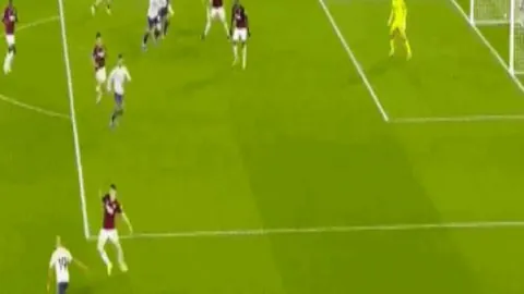 巴尔韦德回忆：射门击中齐达内子吓至担忧被皇马解雇